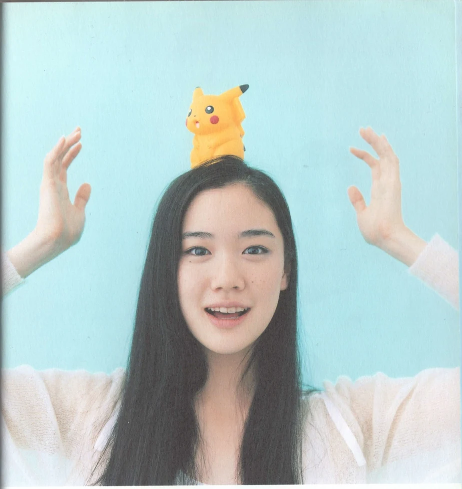 苍井优与皮卡丘杂志写真